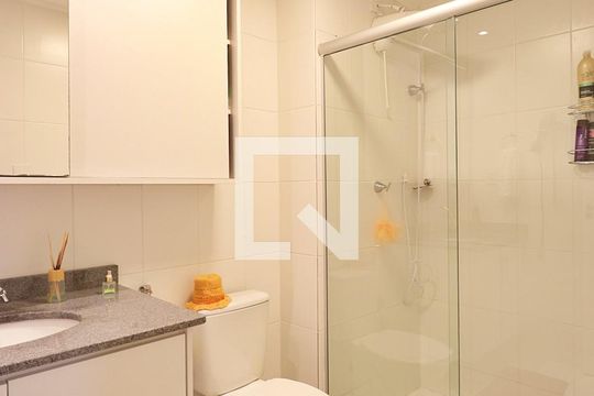 Banheiro de apartamento à venda com 3 quartos, 62m² em Jardim Utinga, Santo André