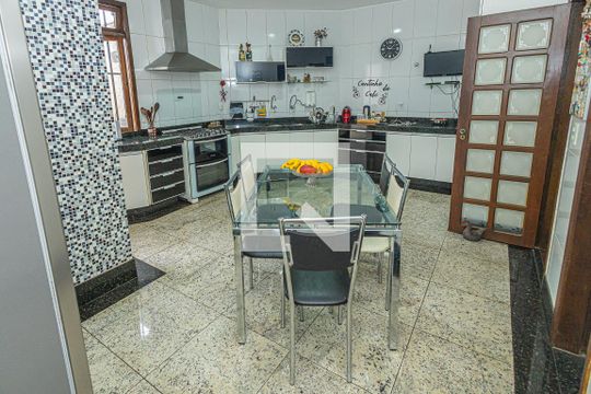 Cozinha de casa à venda com 4 quartos, 459m² em Paquetá, Belo Horizonte