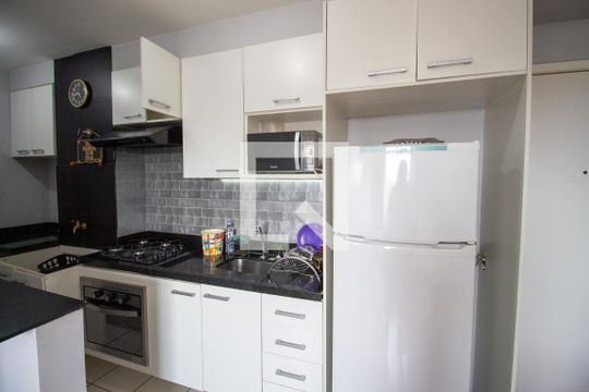 Cozinha de apartamento para alugar com 1 quarto, 36m² em Jardim Helena, São Paulo