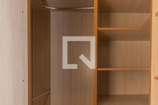 Closet Quarto 1 de casa para alugar com 2 quartos, 85m² em Vila Tesouro, São José dos Campos