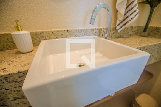 Lavabo de apartamento para alugar com 1 quarto, 86m² em Barra, Salvador