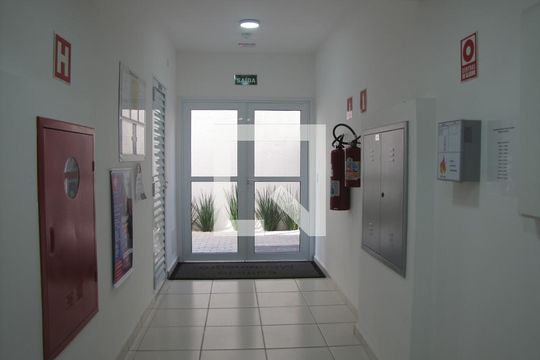 Hall de kitnet/studio para alugar com 1 quarto, 30m² em Vila Guilhermina, São Paulo