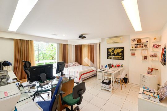 Escritório de casa de condomínio à venda com 4 quartos, 290m² em Itaipu, Niterói