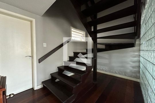 Escada de casa à venda com 5 quartos, 300m² em Mauá, Novo Hamburgo