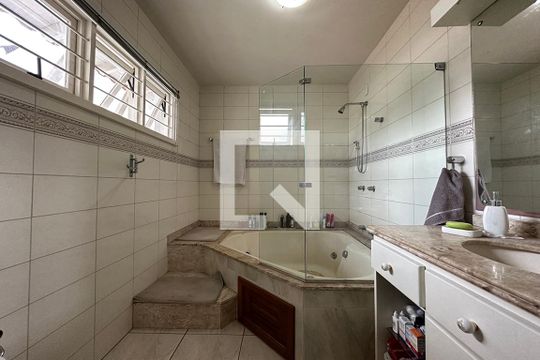 Banheiro da Suíte de casa à venda com 5 quartos, 300m² em Mauá, Novo Hamburgo