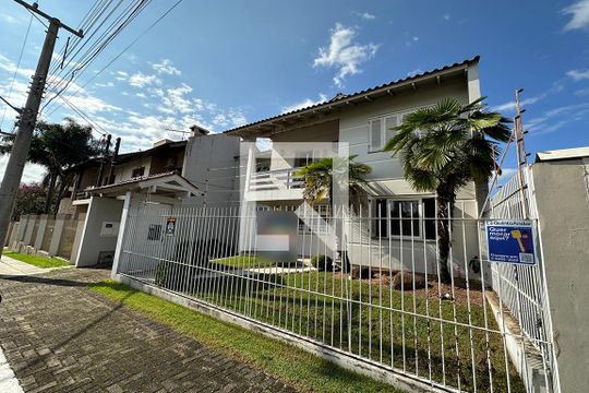 Fachada de casa à venda com 5 quartos, 300m² em Mauá, Novo Hamburgo