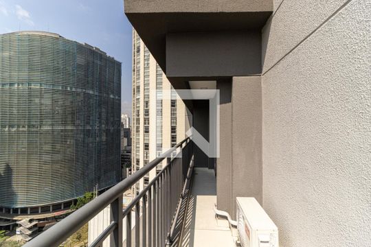 Varanda de kitnet/studio para alugar com 1 quarto, 27m² em República, São Paulo