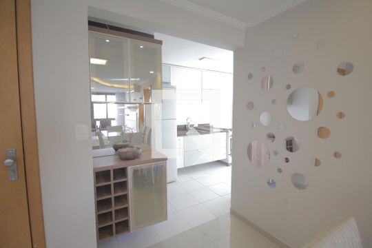 Cozinha e Área de Serviço de apartamento para alugar com 2 quartos, 62m² em Higienópolis, Porto Alegre