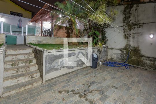 Quintal de casa à venda com 4 quartos, 390m² em Santa Amelia, Belo Horizonte