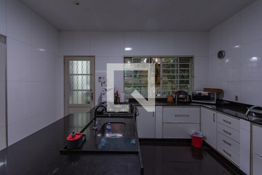 Cozinha de casa à venda com 4 quartos, 390m² em Santa Amelia, Belo Horizonte