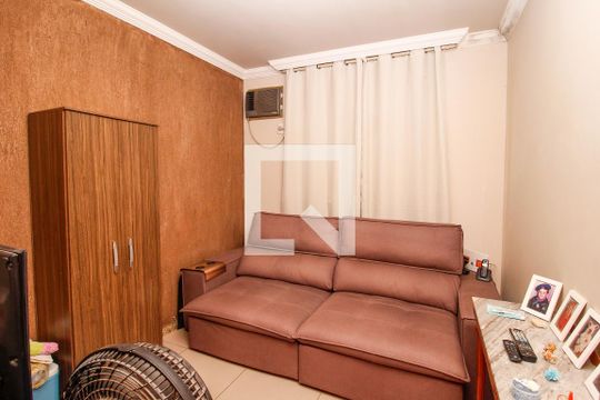 Quarto 1 de casa à venda com 6 quartos, 330m² em Sagrada Família, Belo Horizonte