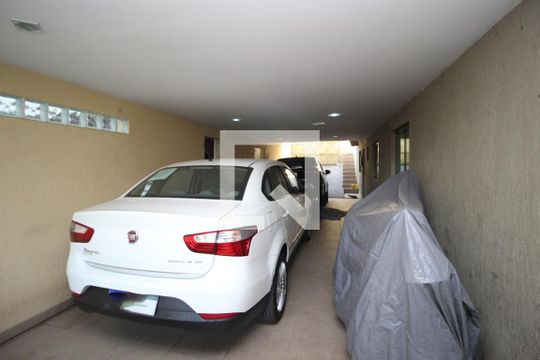 Garagem de casa à venda com 6 quartos, 330m² em Sagrada Família, Belo Horizonte