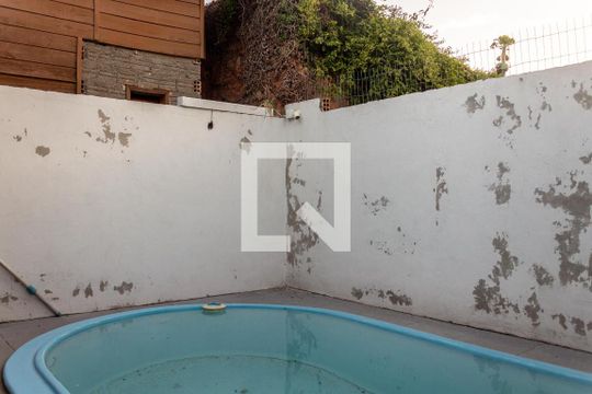 Piscina de casa à venda com 2 quartos, 40m² em Hípica, Porto Alegre
