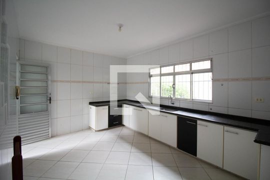 Cozinha de casa à venda com 3 quartos, 280m² em Vila Carmosina, São Paulo