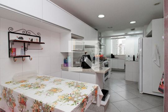 Cozinha de apartamento à venda com 3 quartos, 175m² em Campos Elíseos, São Paulo
