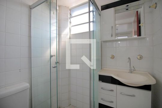 Banheiro de apartamento para alugar com 2 quartos, 55m² em Palmares, Belo Horizonte