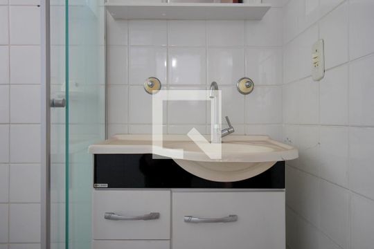 Banheiro de apartamento para alugar com 2 quartos, 55m² em Palmares, Belo Horizonte