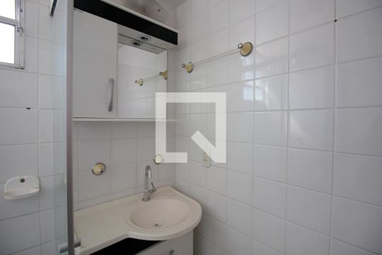 Banheiro de apartamento para alugar com 2 quartos, 55m² em Palmares, Belo Horizonte
