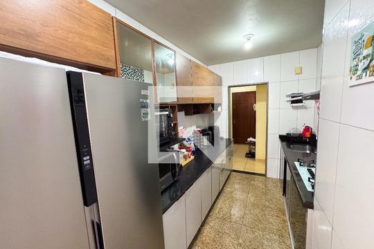 Cozinha de apartamento para alugar com 3 quartos, 74m² em Eldorado, Contagem
