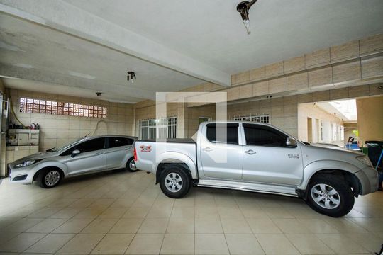 Garagem de casa à venda com 4 quartos, 430m² em Jardim Almeida Prado, Guarulhos