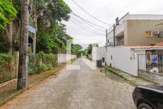 Vista da rua de casa para alugar com 2 quartos, 55m² em Campeche Central, Florianópolis
