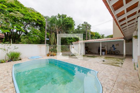 Área Externa de casa para alugar com 2 quartos, 55m² em Campeche Central, Florianópolis