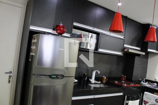 Cozinha de apartamento para alugar com 2 quartos, 37m² em Cidade Satélite Santa Bárbara, São Paulo