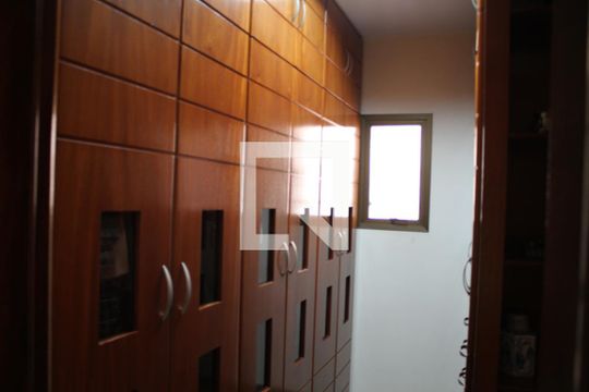 Closet de apartamento à venda com 4 quartos, 250m² em Setor Bueno, Goiânia