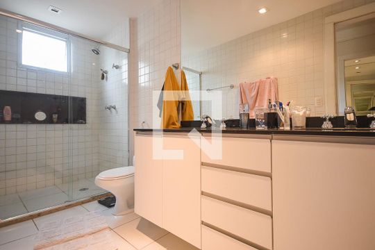 Banheiro suíte 3 de apartamento para alugar com 3 quartos, 168m² em Vila Andrade, São Paulo