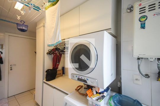 Área de serviço de apartamento para alugar com 3 quartos, 168m² em Vila Andrade, São Paulo