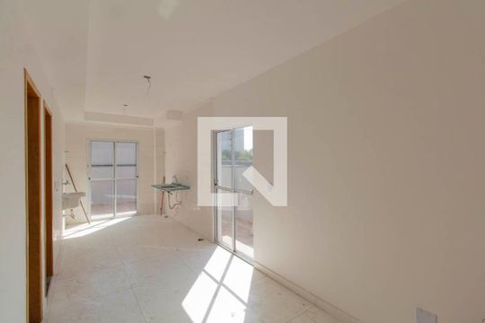 Sala e Cozinha Integrada  de apartamento para alugar com 2 quartos, 32m² em Jardim Itapemirim, São Paulo