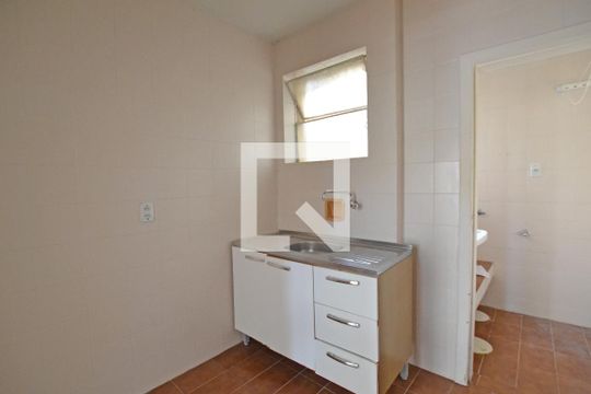 Cozinha de apartamento à venda com 2 quartos, 49m² em Santo Antônio, Porto Alegre