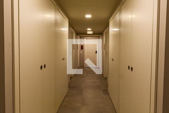 Entrada de kitnet/studio para alugar com 1 quarto, 25m² em Centro Histórico, Porto Alegre