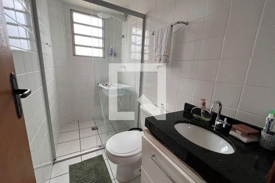 Banheiro de apartamento à venda com 3 quartos, 69m² em Castelo, Belo Horizonte