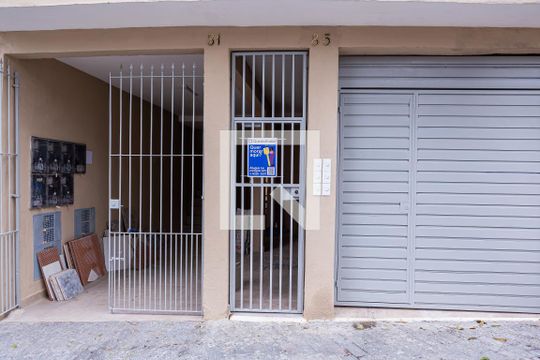 Fachada de casa para alugar com 1 quarto, 41m² em Parque Cisper, São Paulo