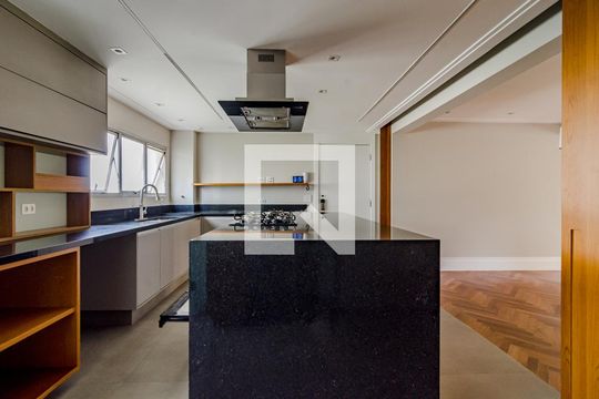 Cozinha de apartamento à venda com 3 quartos, 140m² em Cerqueira César, São Paulo