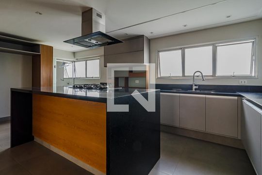 Cozinha de apartamento à venda com 3 quartos, 140m² em Cerqueira César, São Paulo
