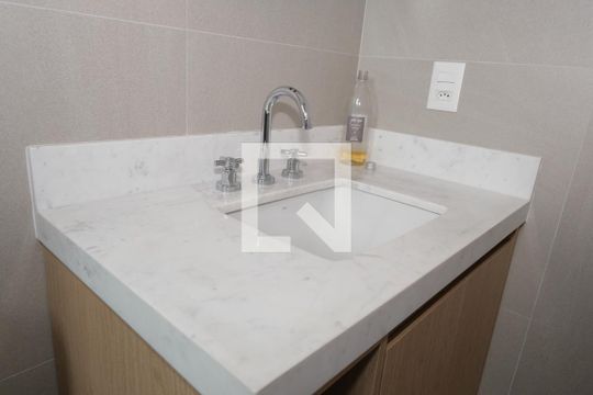 Banheiro da Suíte de apartamento para alugar com 1 quarto, 48m² em Pinheiros, São Paulo