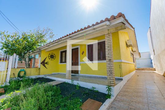 Fachada de casa à venda com 2 quartos, 85m² em São José, Canoas