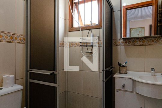 Banheiro de casa à venda com 2 quartos, 85m² em São José, Canoas