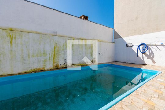 Área Externa de casa à venda com 2 quartos, 85m² em São José, Canoas