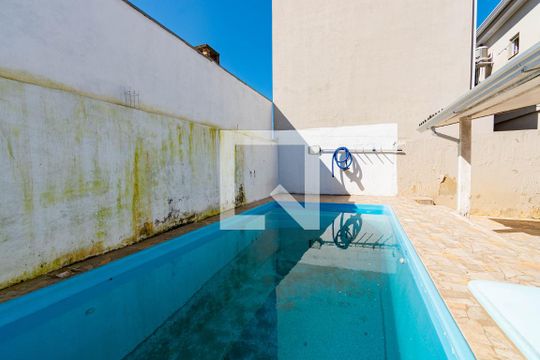 Área Externa de casa à venda com 2 quartos, 85m² em São José, Canoas