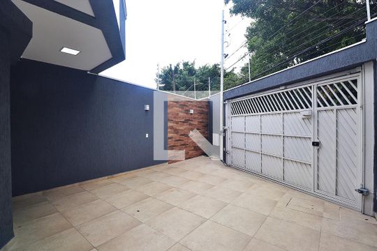 Garagem de casa à venda com 3 quartos, 145m² em Parque das Nações, Santo André