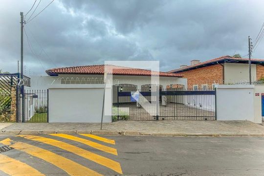 Fachada de casa à venda com 4 quartos, 463m² em Jardim Leonor, São Paulo