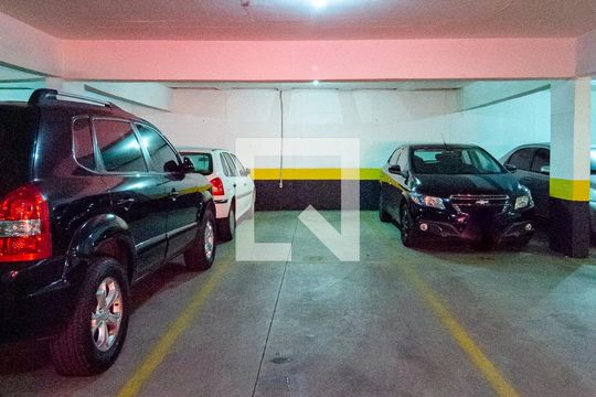 Garagem de apartamento para alugar com 3 quartos, 81m² em Parque Imperial, São Paulo