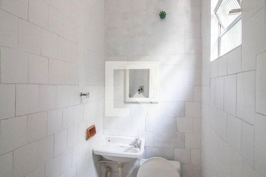 Banheiro de casa para alugar com 1 quarto, 45m² em Vila Norma, São Paulo