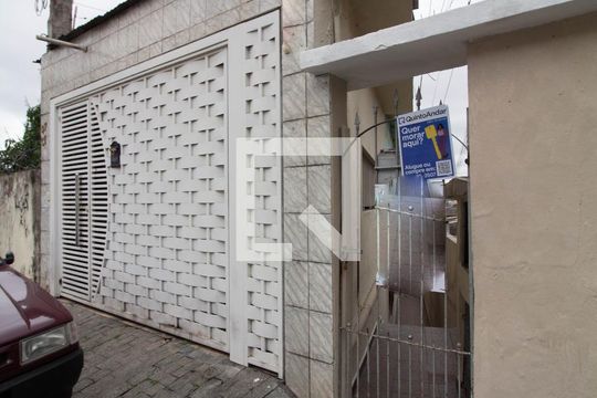 Placa na Fachada de casa para alugar com 1 quarto, 45m² em Vila Norma, São Paulo