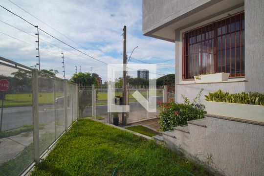 Entrada de casa à venda com 3 quartos, 162m² em Jardim Itu Sabará, Porto Alegre