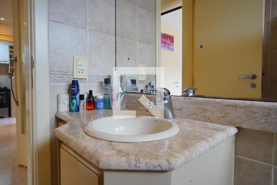 Banheiro Corredor de apartamento à venda com 2 quartos, 67m² em Boa Vista, Porto Alegre