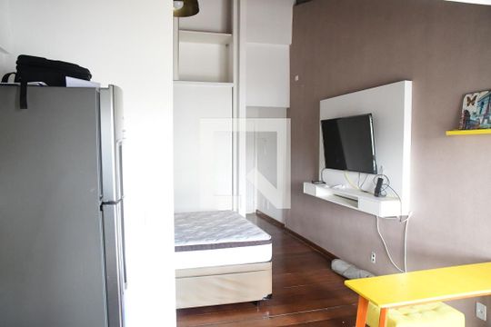 Quarto de kitnet/studio para alugar com 1 quarto, 33m² em Jardim Barbacena, Cotia